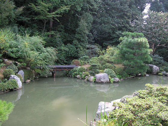 Chishakuin Temple Pond