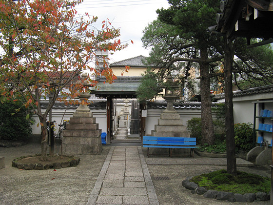 Fukushoji Temple courtyard