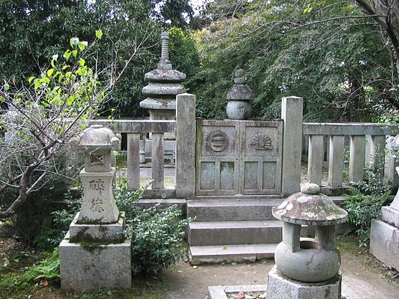 Hokyoin Temple Tomb