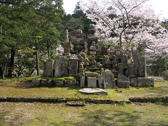 Ichijoji Temple Graves