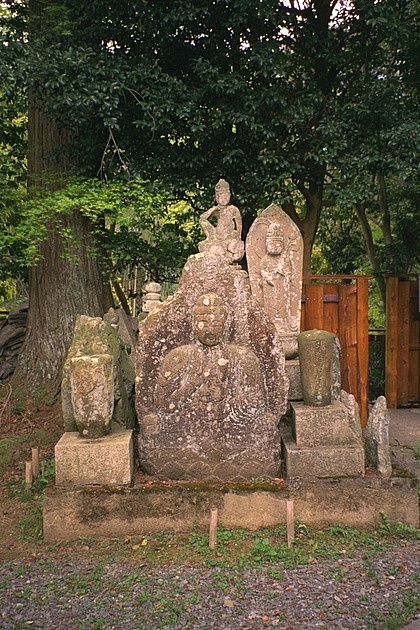 Jurinji Temple Narihira statue