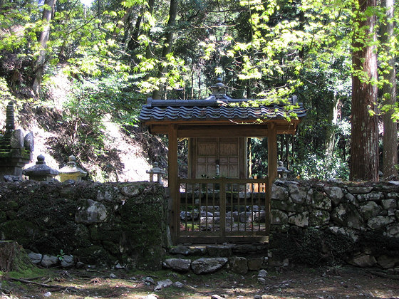 Kozanji Temple Tomb