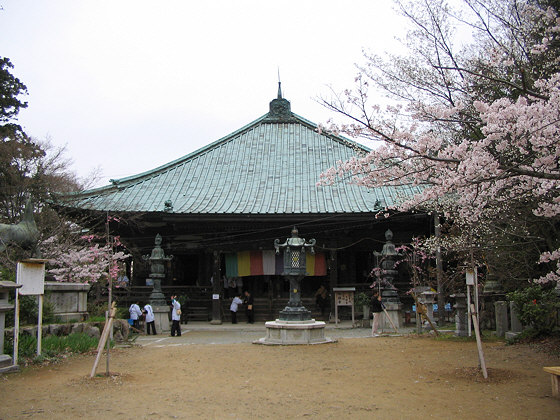 Makinoodera Temple Pilgrims