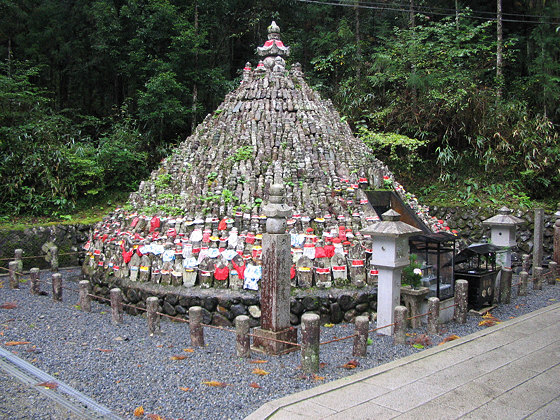 Okuno-in Temple Jizo Mound