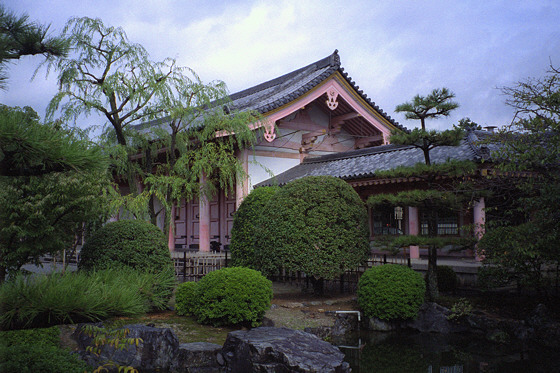 Sanjusangendo temple pond