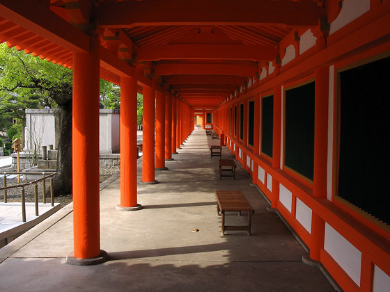 Vermillion columns at Sanjusangendo temple