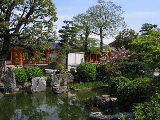 Sanjusangendo temple pond