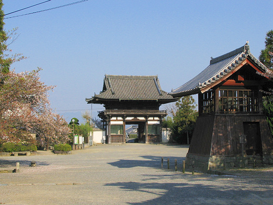 Taimadera temple gate